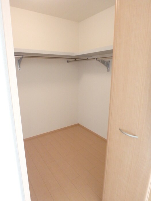 物件内観写真9　(ウォークインクローゼット)