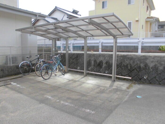 物件内観写真15　(駐輪場)