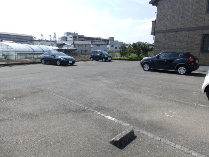 物件外観写真3　(駐車場)