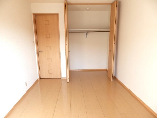 物件内観写真10　(北側洋室クローゼット)