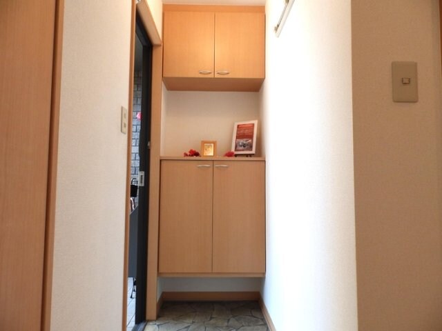 物件内観写真12　(玄関)