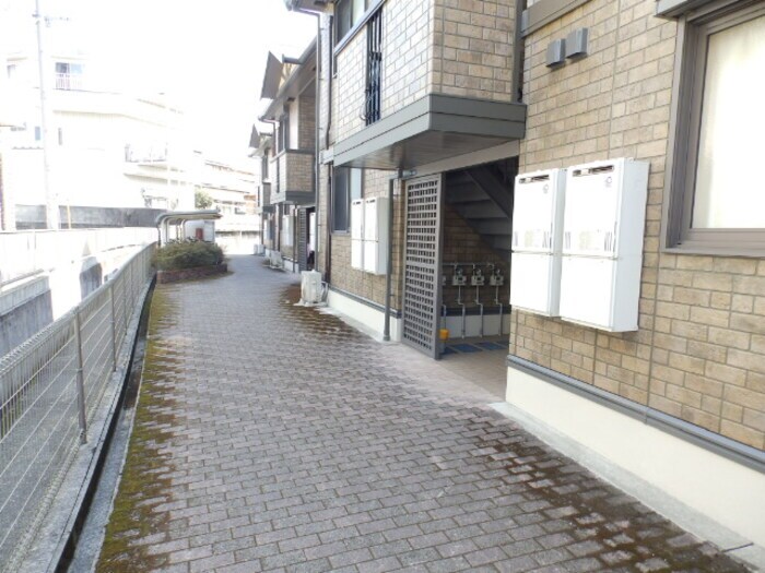 物件内観写真15　(通路部分)