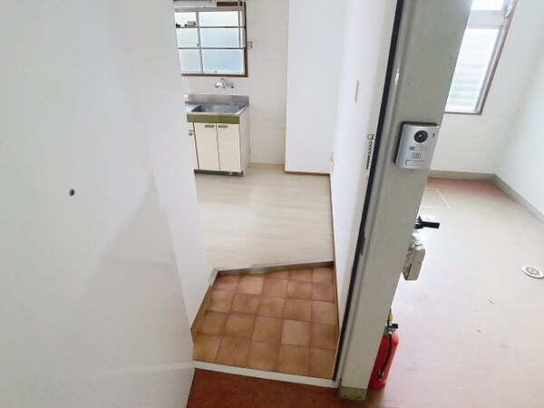 玄関(2025年2月撮影)