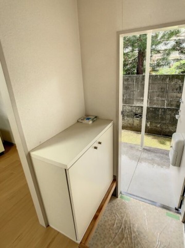 玄関(現況を優先します。（撮影時期：2022年7月）)