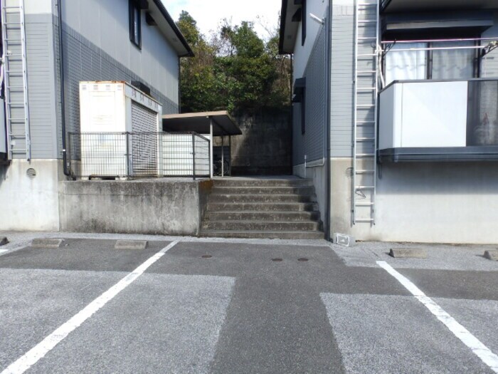 物件外観写真4　(通路)