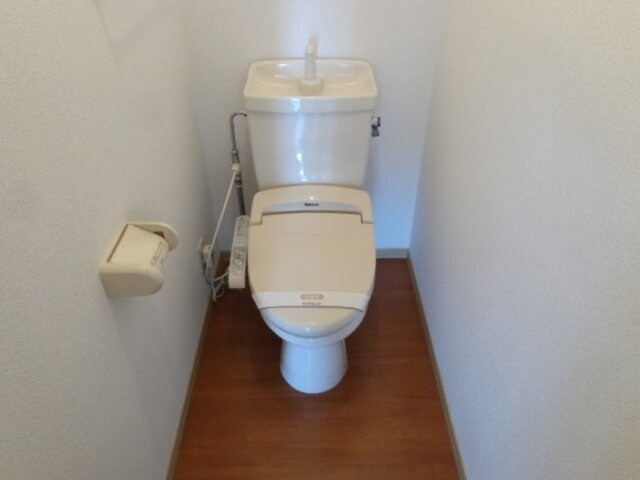 物件内観写真8　(温水洗浄暖房便座)