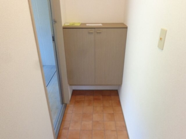 物件内観写真15　(玄関)