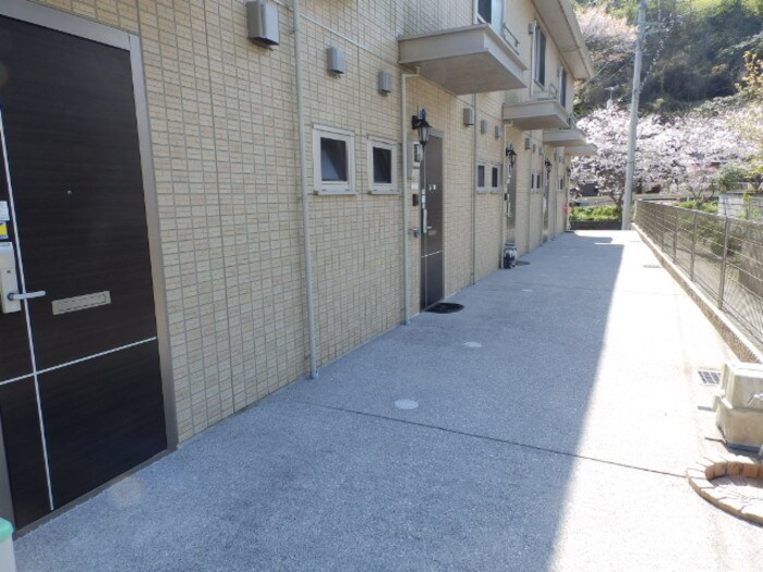 物件内観写真14　(通路)