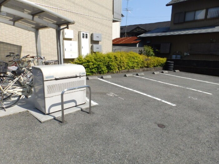 物件内観写真16　(ゴミ庫)