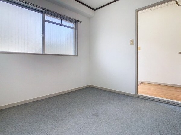 洋室(2024年12月撮影※現況を優先致します。)