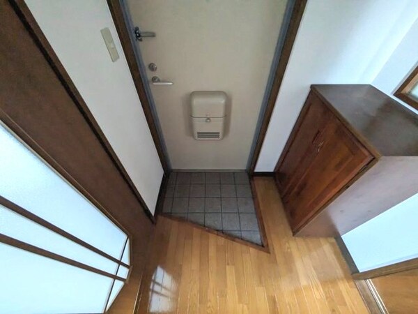 玄関(2025年1月撮影※現況を優先致します。)