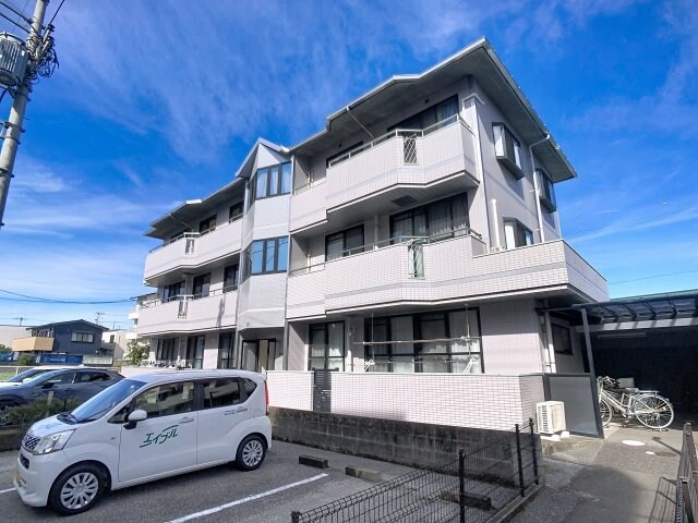 物件外観写真1　(現況が相違する場合は現況を優先致します。)