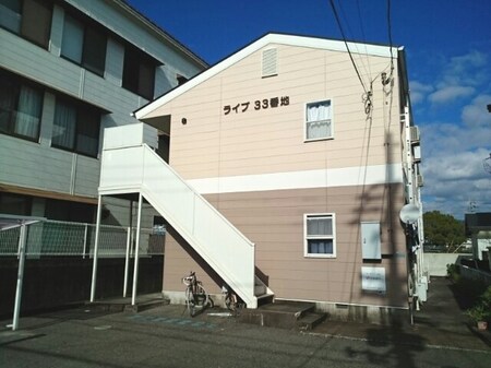 ライブ　３３番地外観写真