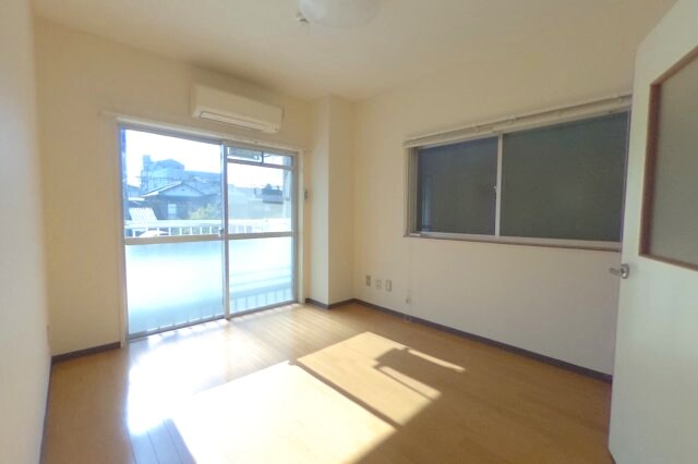 物件内観写真2　(2019年12月撮影)