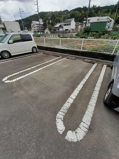 物件外観写真2　(駐車場)