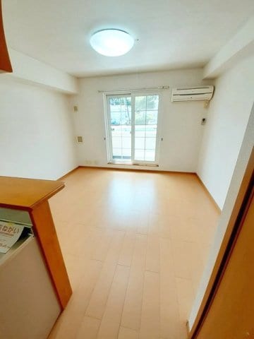 物件内観写真3　(居室・リビング)