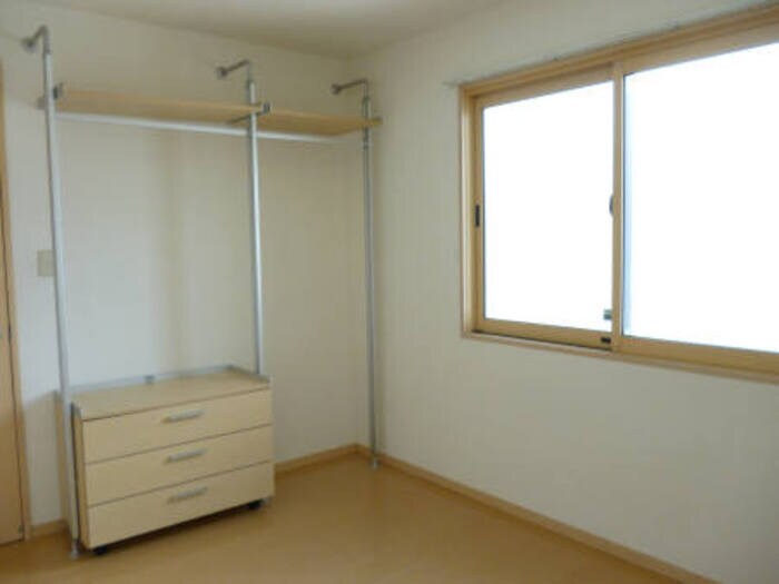 物件内観写真4　(113 2F 北洋室･収納)