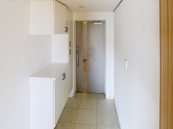 玄関(2025年4月撮影)