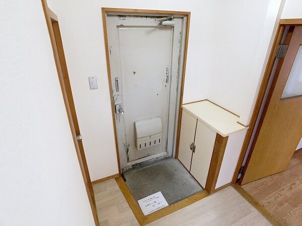 玄関(2025年4月撮影※現況を優先致します。)