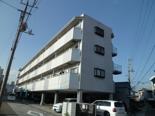 物件外観写真1　(現況が相違する場合は現況を優先致します。)