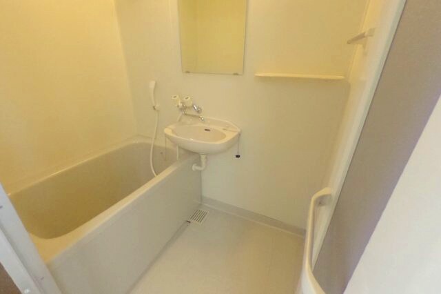 物件内観写真4　(2階別室の参考写真となります。現況を優先します。(201))