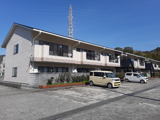 物件外観写真1　(現況が相違する場合は現況を優先致します。)