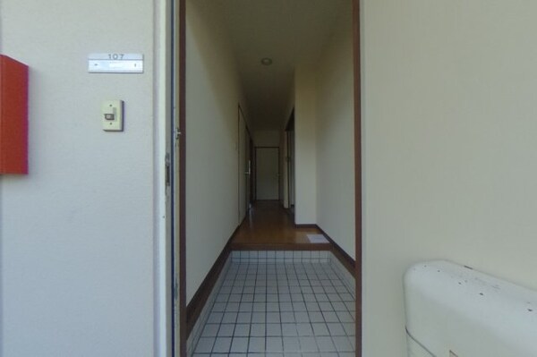 玄関(2021年6月撮影※現況を優先致します。)