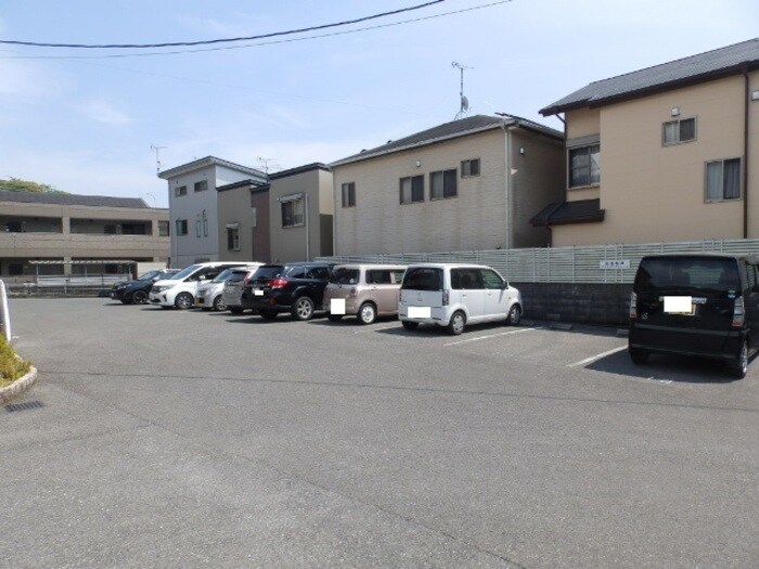 物件外観写真2　(駐車場)