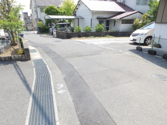 物件外観写真3　(前面道路)