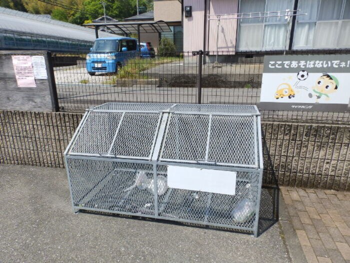 物件外観写真5　(ゴミ庫)