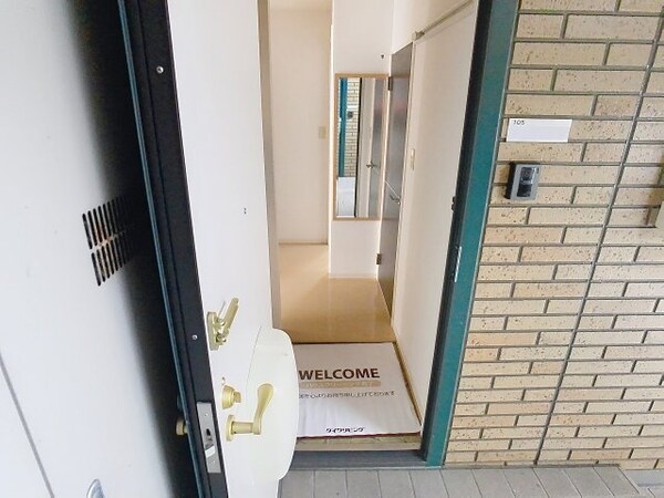 玄関(2025年6月撮影※現況を優先致します。)