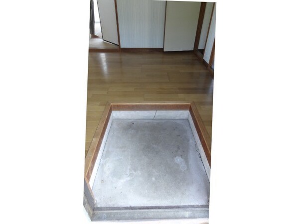 玄関(写真と現況が相違する場合は現況を優先致します。
2021.3)