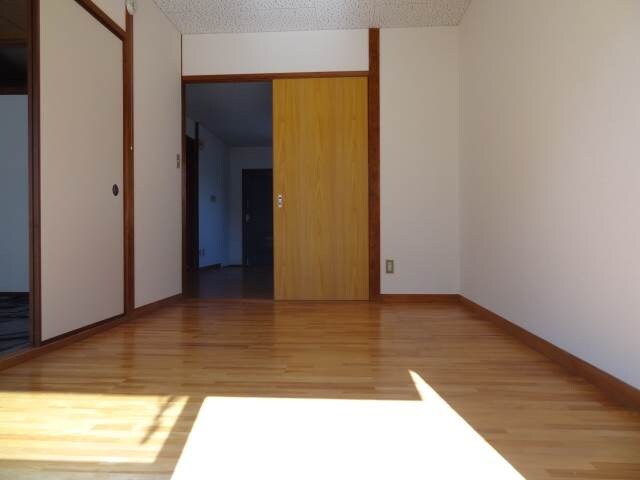 物件内観写真2　(2018年10月撮影)