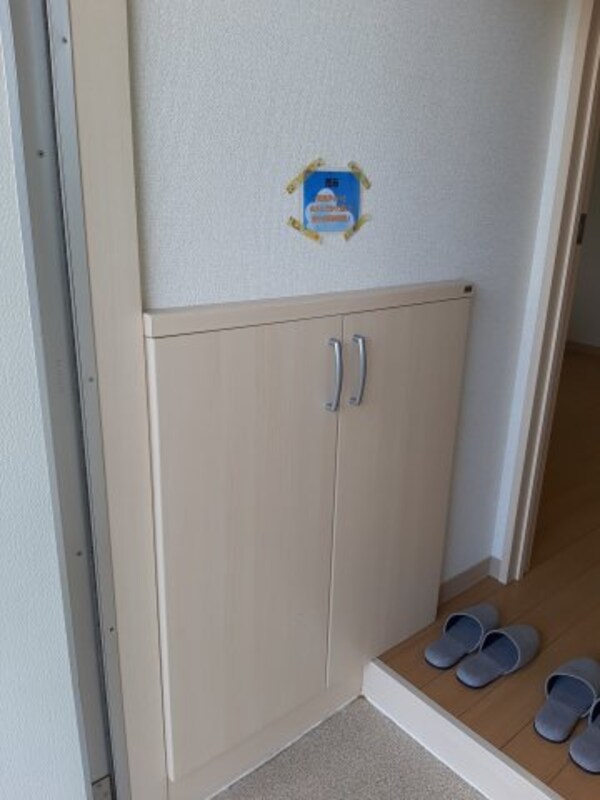 玄関(2021年4月撮影)
