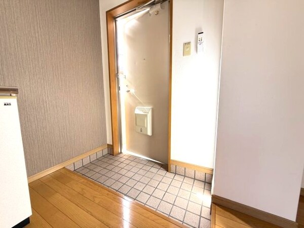 玄関(2025年7月撮影※現況を優先します。)