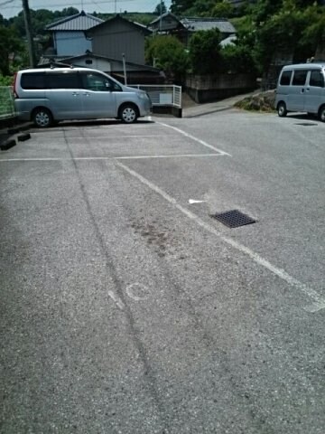 物件外観写真2　(駐車場)