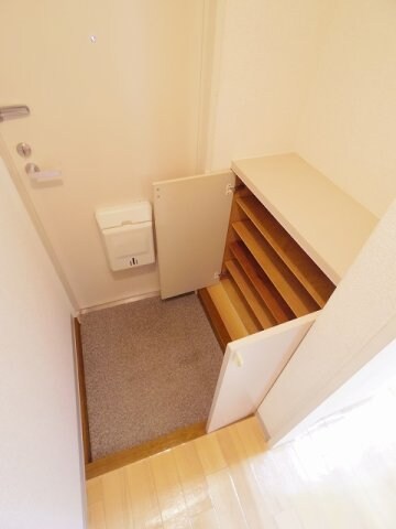 物件内観写真12　(玄関)