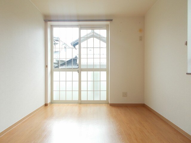 物件内観写真3　(居室・リビング)