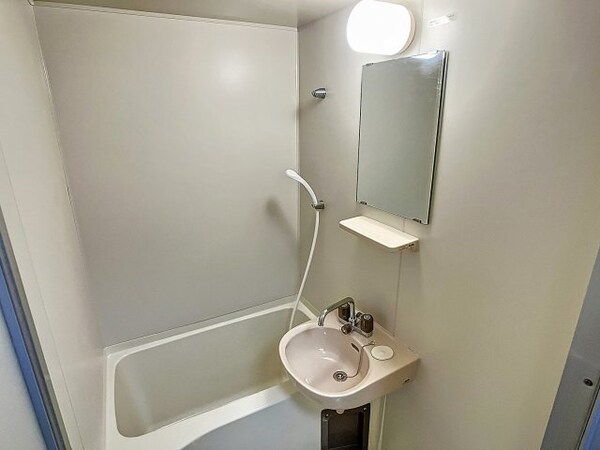 浴室(2023年10月撮影※現況を優先します。)