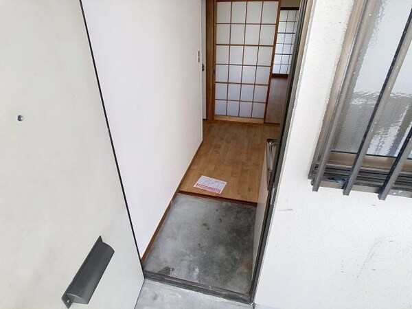 玄関(2025年2月撮影※現況を優先致します。)