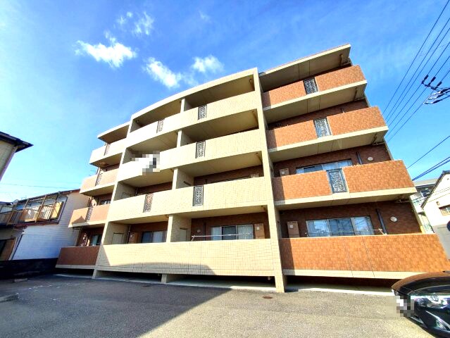 物件外観写真1　(2023年2月撮影)