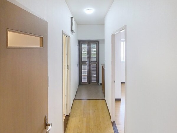 玄関(2025年7月撮影※現況を優先致します。)