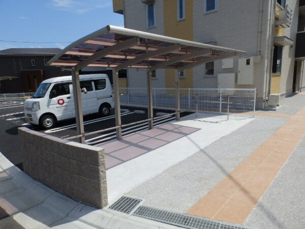 建物設備(駐輪場)