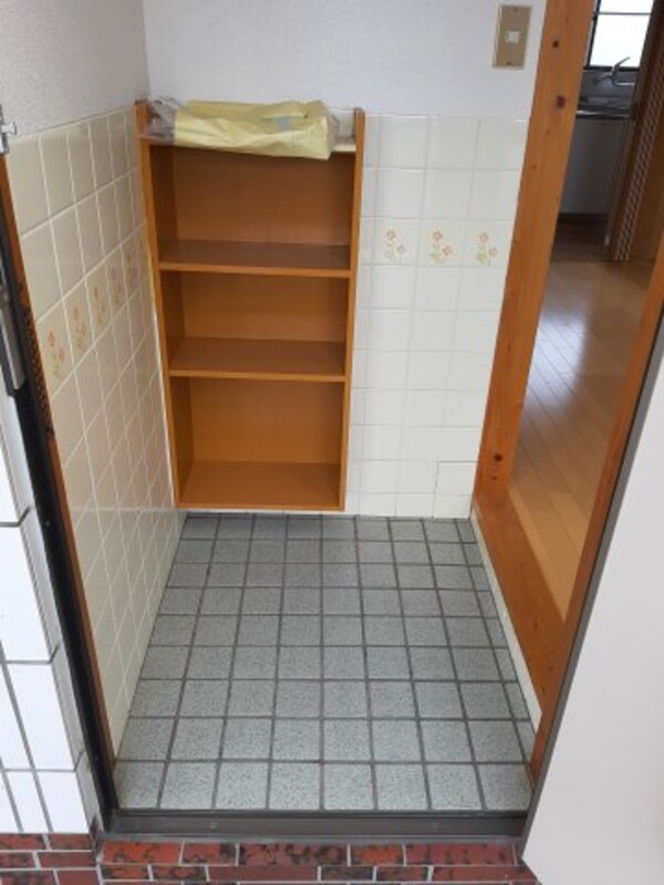 玄関(2021年4月撮影)