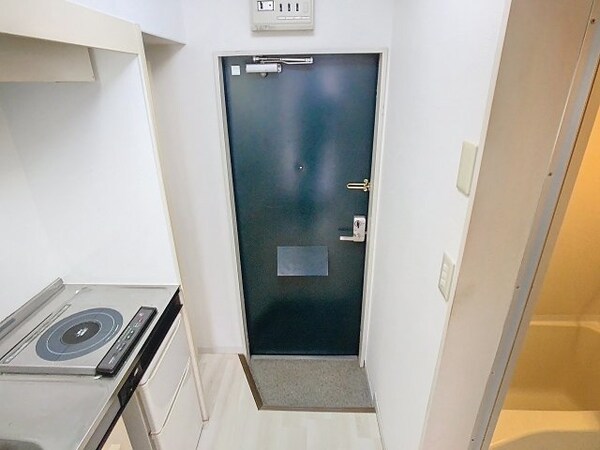 玄関(2025年4月撮影※現況を優先致します。)