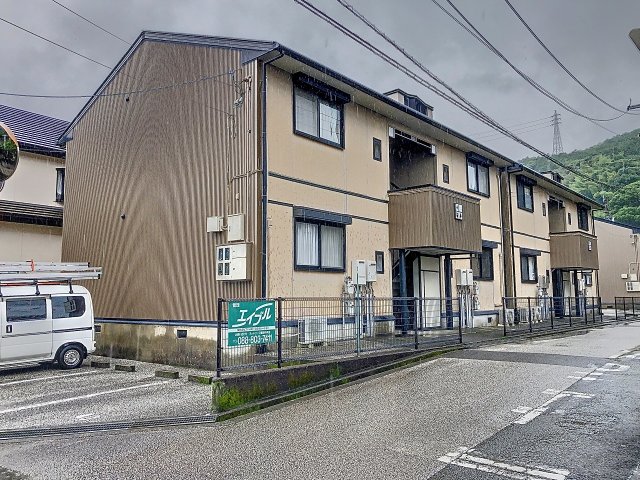 エステート六泉寺 E棟