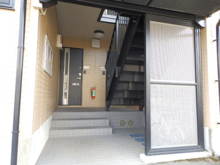 物件外観写真2　(エントランス)