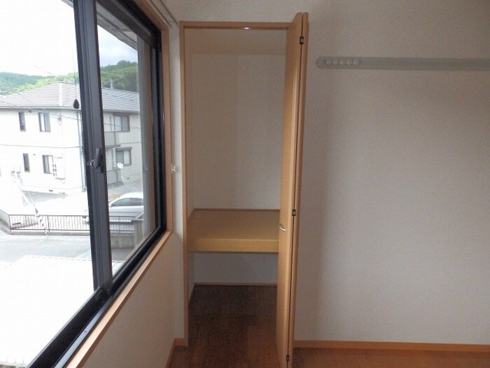 物件内観写真11　(洋室6帖収納)