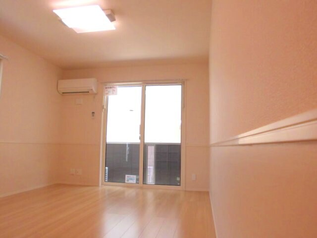 物件内観写真2　(LDK)