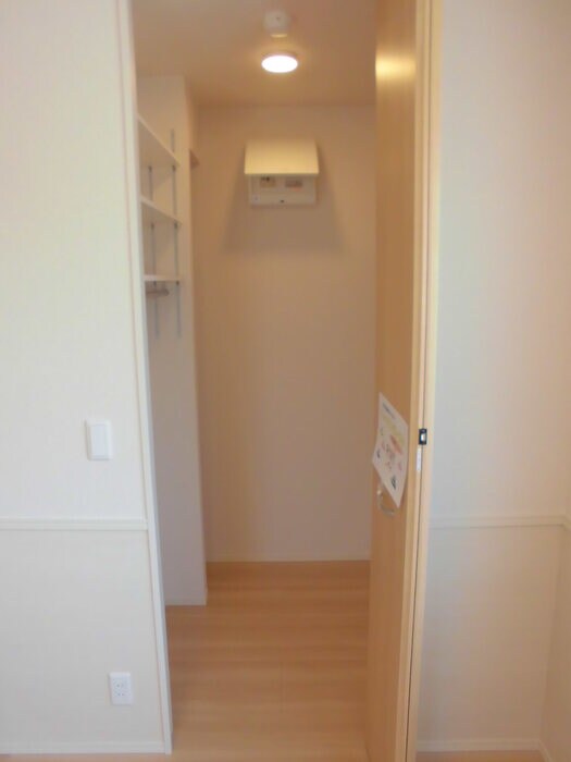 物件内観写真8　(ウォークインクローゼット)